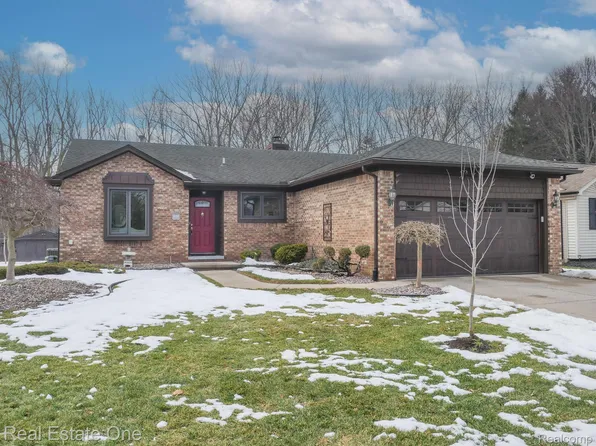 12704 Beresford Dr, Sterling Heights, MI 48313