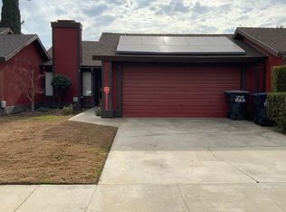 911 E Oakridge Ave, Visalia, CA 93292