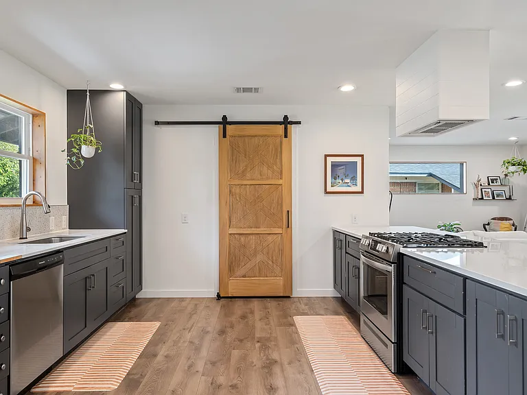 6802 Duquesne Dr — Photo 13