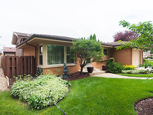 411 Lynn Ct photo 1
