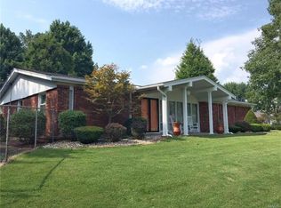 5004 Kingsmire Dr, Godfrey, IL 62035