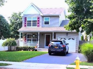 78 E 1st St, Deer Park, NY 11729