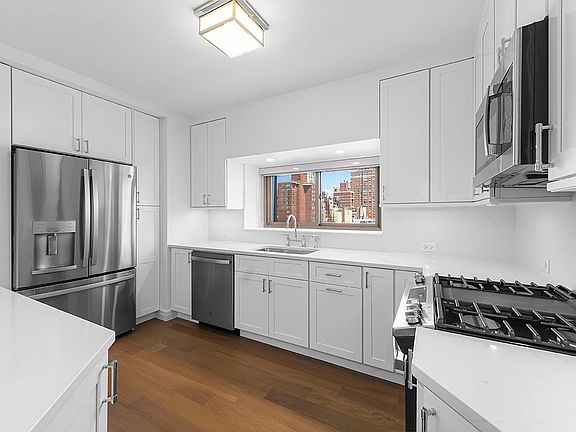 4th image of 211 E 70th St APT 18B