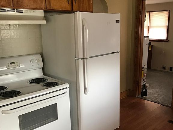4th image of 938 S Hiram Ave