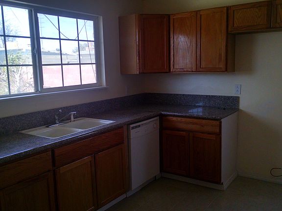 5th image of 1021 W Avenue H4