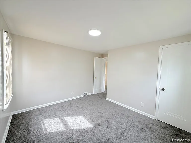 11375 Roxbury St — Photo 7