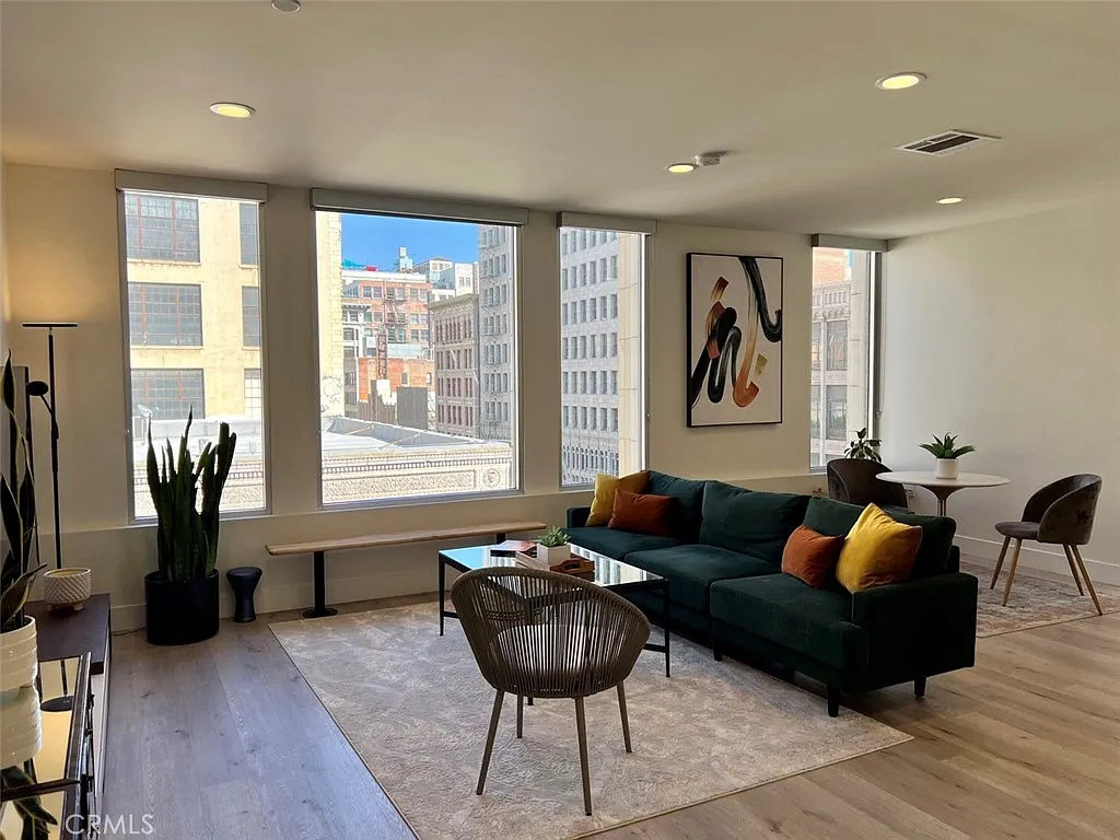 1 bed, 1.5 bath, 824 sqft, $2,550 — Photo 4