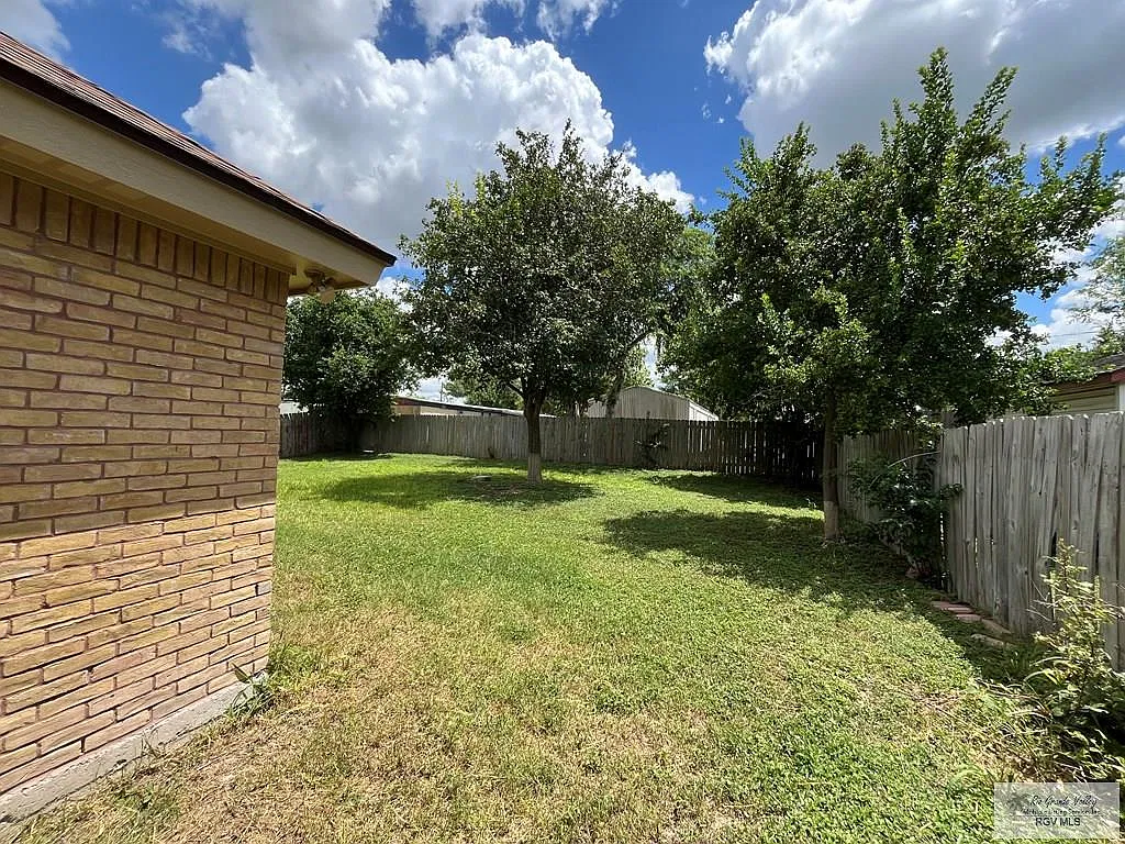 3 bed, 2.0 bath, 1339 sqft, $1,600 — Photo 4