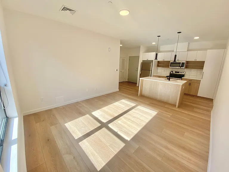The Elm at 104 Howe St! — Photo 16