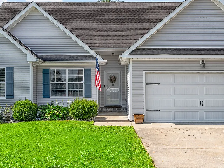1092 Bobcat Dr — Photo 2