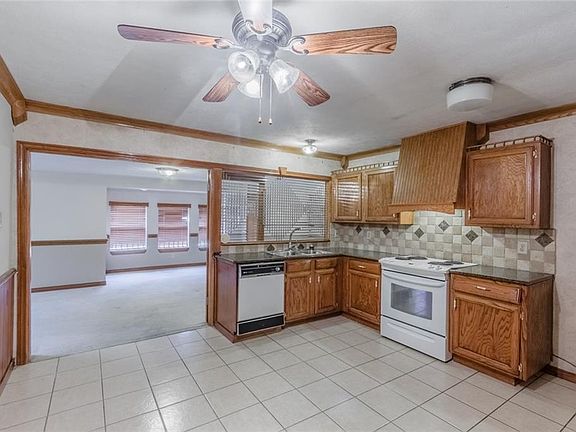 4th image of 6513 Briarknoll Cir