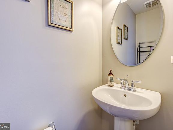 4th image of 561 Fox River Hills Way