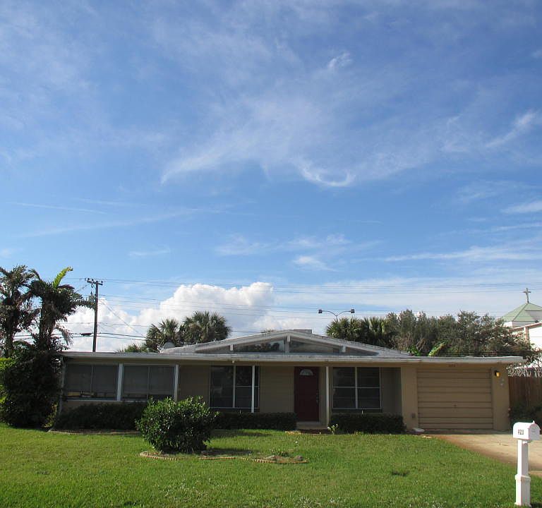 1st image of 923 Westwood Dr
