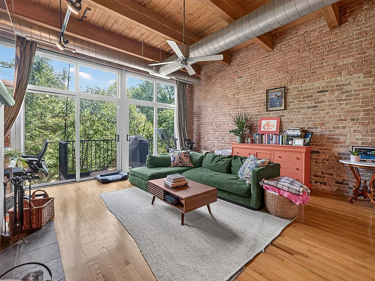 2201 W Wabansia Ave #17 — Photo 5