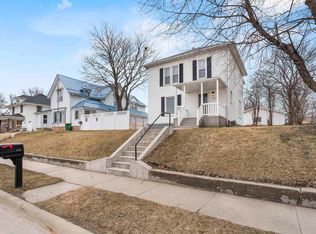 210 2nd Ave NE, Independence, IA 50644