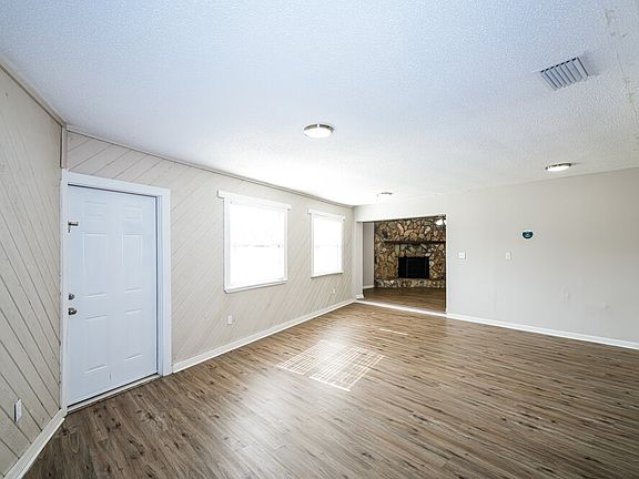 5th image of 2403 Karen Dr