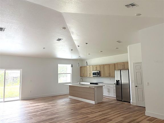4th image of 520 POINSETTIA ROAD