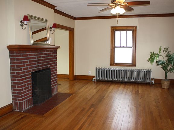 Formal L/R w/hdwd floors