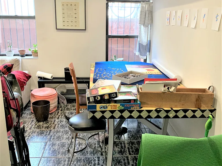 525 E 5th St #1R — Photo 14