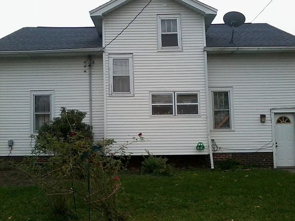 3rd image of 143 Hubbard St