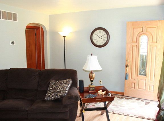 3rd image of 5034 Grandview Dr