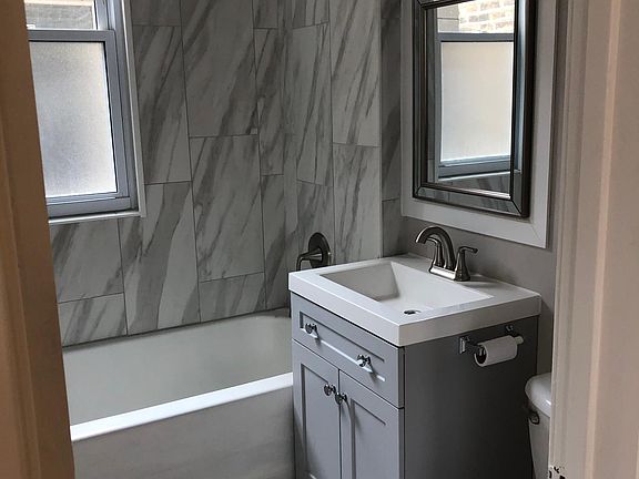 5th image of 2424 W Warner Ave #1R