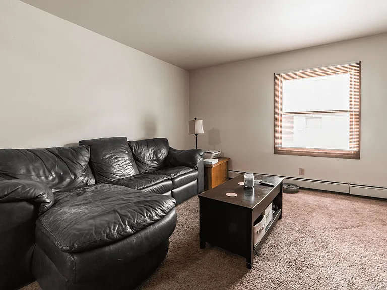 814 W Hillcrest Dr #B — Photo 6