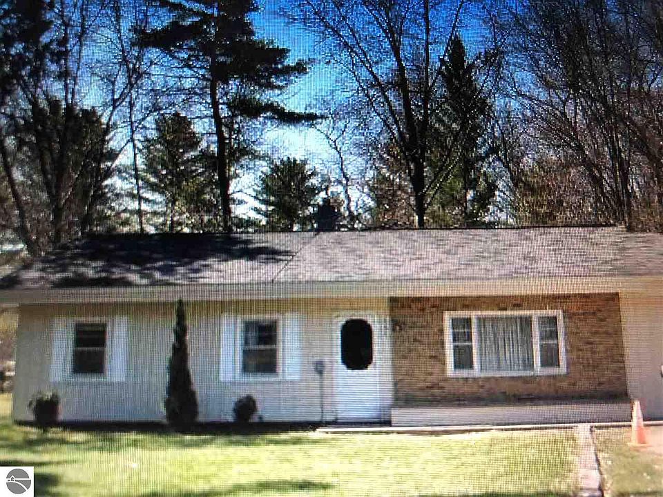 1st image of 888 Pine Grove Ave