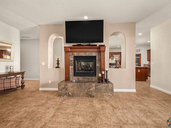 5th image of 1050 Glenwood Dr