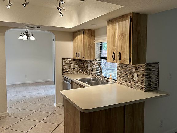5th image of 6162 Amberwoods Dr