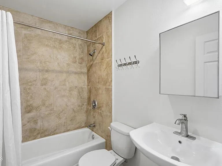 1009 E Jones St #330 — Photo 8