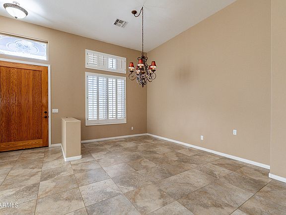 4th image of 1070 E WESTCHESTER Drive