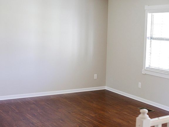 3rd image of 906 Oxford Hills Dr
