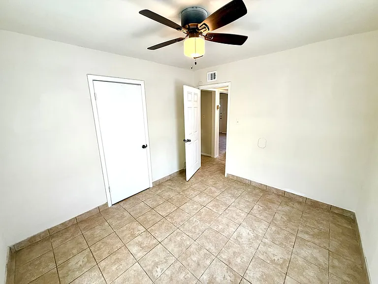 520 Prado St — Photo 16
