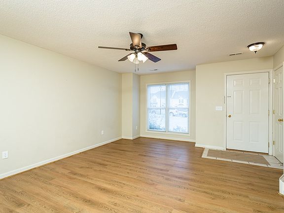4th image of 856 Camelot Ln