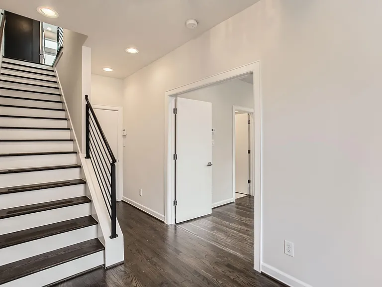 126 Pierce St — Photo 9