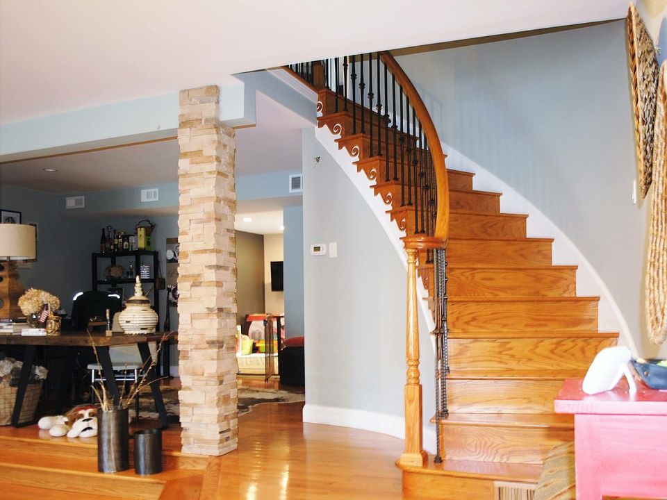 1st image of 8 Essex Pl