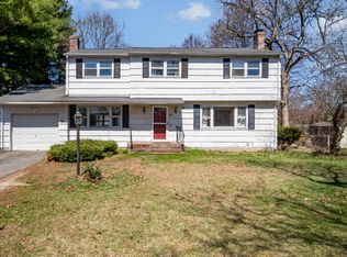 33 Princeton Ln, Glastonbury, CT 06033