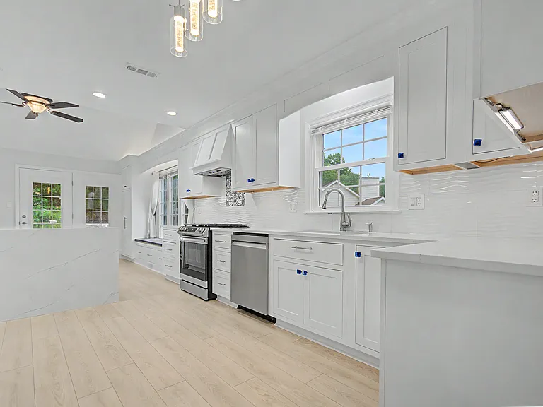 2501 Eastern Point Ct — Photo 7