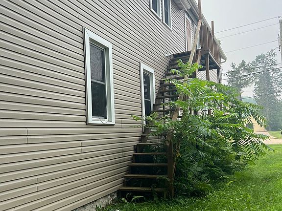3rd image of 710 N Main St APT 2