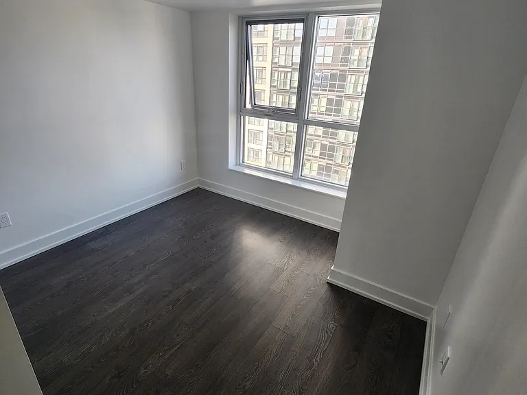 7 Mabelle Ave #1606 — Photo 13