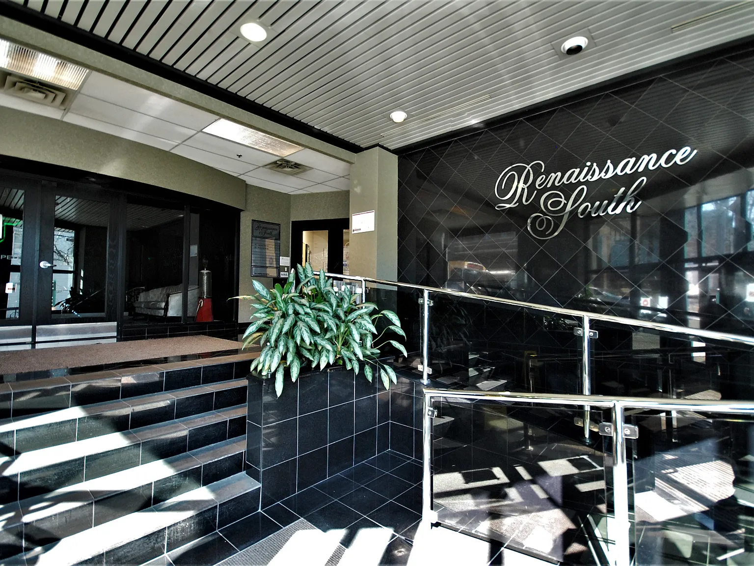 Renaissance South — Photo 1
