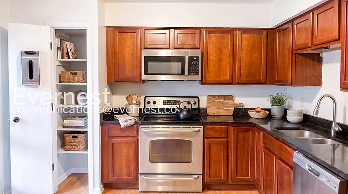 3 bed, 2.5 bath, 1560 sqft, $2,095 — Photo 2