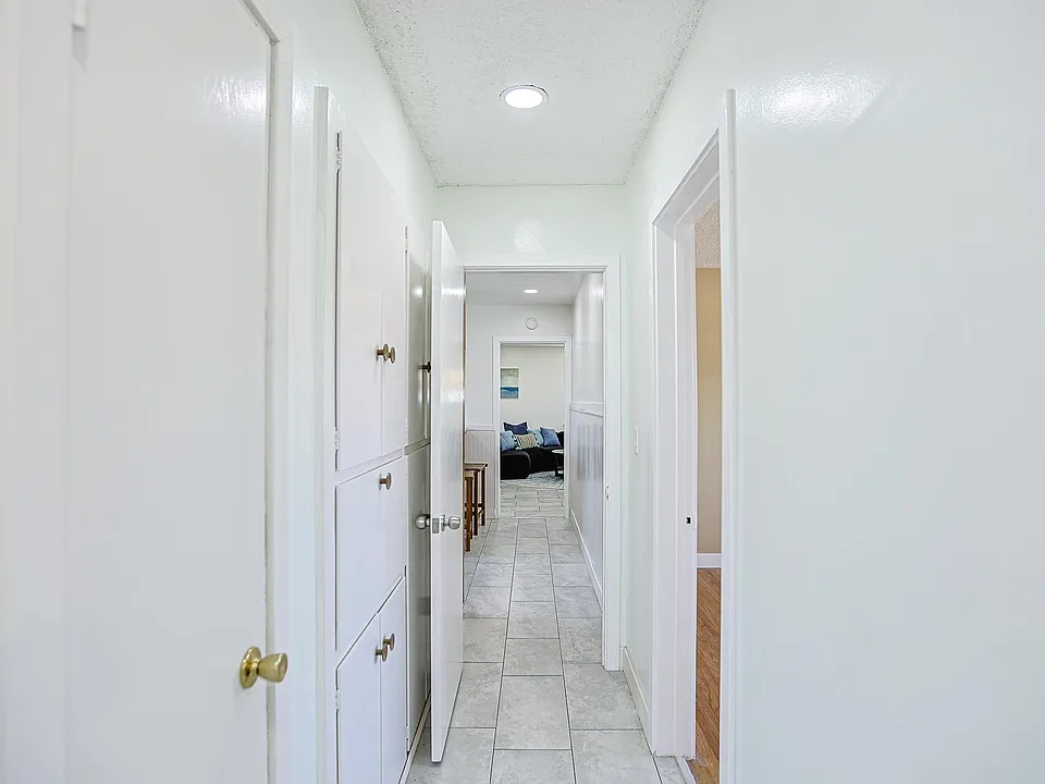 1316 W Tonia Ln