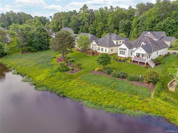 5th image of 9402 Charter Lake Dr