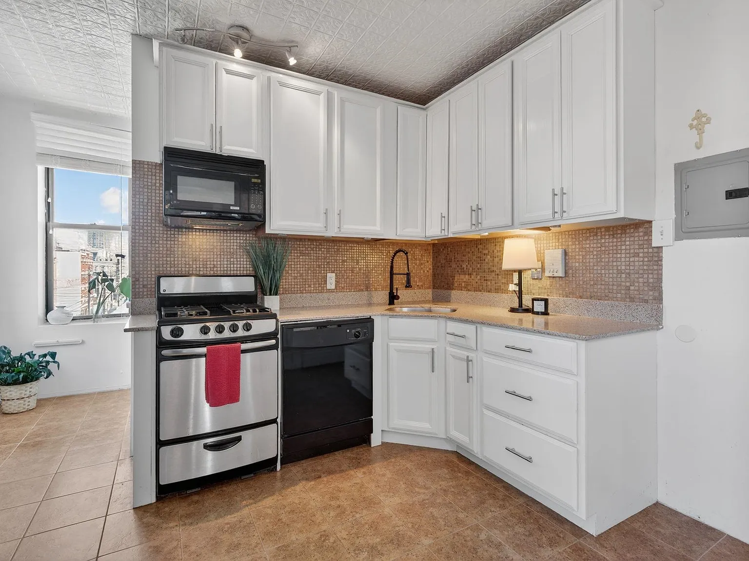 1 bed, 1.0 bath, 482 sqft, $2,700 — Photo 4