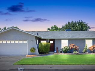 1702 Stanford Ave, Clovis, CA 93611