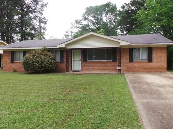 427 Winterset Dr, Columbus, MS 39702