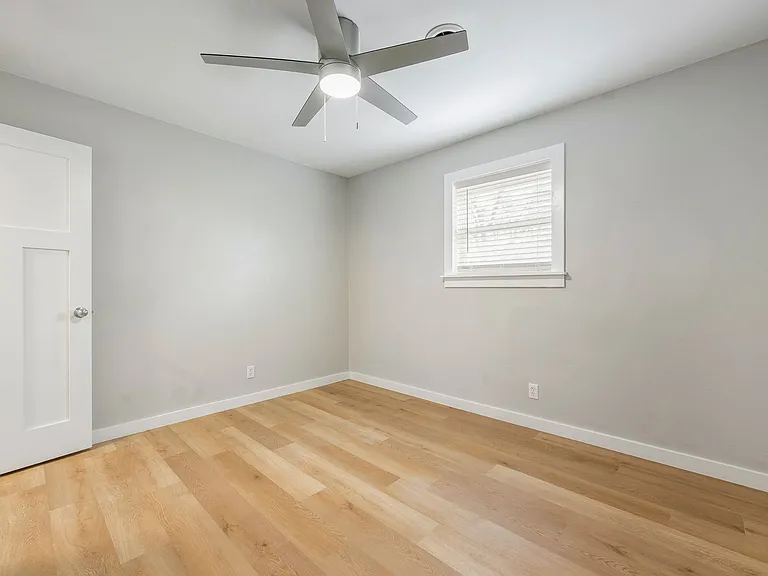 811 N Pleasant St — Photo 7