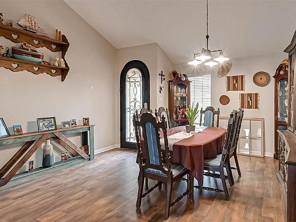 4th image of 1414 Park Meadow Dr